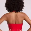 Top scurt corset din vinil Ophelia cu gât halter și șireturi, în roșu aprins Top scurt corset din vinil Ophelia cu gât halter și șireturi, în roșu aprins