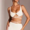 Top scurt cu bretele și sârmă, cu decorațiuni, model Parma, în culoarea alb