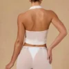 Top scurt cu decolteu halter și legături în față, model Harbour, în culoarea alb Top scurt cu decolteu halter și legături în față, model Harbour, în culoarea alb