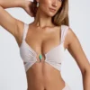 Top scurt cu decupaje și detalii metalice Kira, în culoarea gri cer Top scurt cu decupaje și detalii metalice Kira, în culoarea gri cer