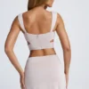 Top scurt cu decupaje și detalii metalice Kira, în culoarea gri cer Top scurt cu decupaje și detalii metalice Kira, în culoarea gri cer