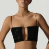 Top scurt cu decupaje și ornamente Ariana, negru Top scurt cu decupaje și ornamente Ariana, negru