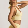 Top scurt cu gât halter Gianna din țesătură bouclé, în culoarea galben Top scurt cu gât halter Gianna din țesătură bouclé, în culoarea galben