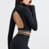Top scurt cu guler înalt și mâneci lungi, fără spate, negru