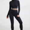 Top scurt cu guler înalt și mâneci lungi, fără spate, negru