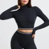 Top scurt cu guler înalt și mâneci lungi, fără spate, negru