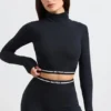 Top scurt cu guler înalt și mâneci lungi, fără spate, negru