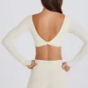 Top scurt cu mâneci lungi, de culoare crem Top scurt cu mâneci lungi, de culoare crem