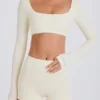 Top scurt cu mâneci lungi, de culoare crem Top scurt cu mâneci lungi, de culoare crem