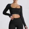 Top scurt cu mâneci lungi fără cusături Super Sculpt în negru