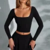 Top scurt cu mâneci lungi și decolteu pătrat Nadiya, negru Top scurt cu mâneci lungi și decolteu pătrat Nadiya, negru