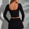Top scurt cu mâneci lungi și decolteu pătrat Nadiya, negru Top scurt cu mâneci lungi și decolteu pătrat Nadiya, negru