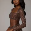 Top scurt cu mâneci lungi și decorațiuni transparente Guilia, în culoarea Deep Cocoa