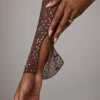Top scurt cu mâneci lungi și decorațiuni transparente Guilia, în culoarea Deep Cocoa