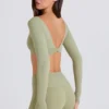 Top scurt cu mâneci lungi în culoarea Matcha Top scurt cu mâneci lungi în culoarea Matcha