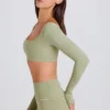 Top scurt cu mâneci lungi în culoarea Matcha Top scurt cu mâneci lungi în culoarea Matcha