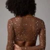 Top scurt cu mâneci lungi, transparent și decorat, model Guilia, în culoarea Mocha Top scurt cu mâneci lungi, transparent și decorat, model Guilia, în culoarea Mocha