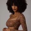 Top scurt cu mâneci lungi, transparent și decorat, model Guilia, în culoarea Mocha Top scurt cu mâneci lungi, transparent și decorat, model Guilia, în culoarea Mocha