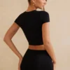 Top scurt cu mâneci scurte Myaree, negru