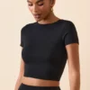 Top scurt cu mâneci scurte Myaree, negru