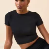 Top scurt cu mâneci scurte Myaree, negru