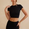 Top scurt cu mâneci scurte Myaree, negru