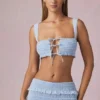 Top scurt cu volane și legătură în față Ottilie, albastru pudră Top scurt cu volane și legătură în față Ottilie, albastru pudră