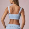 Top scurt cu volane și legătură în față Ottilie, albastru pudră Top scurt cu volane și legătură în față Ottilie, albastru pudră