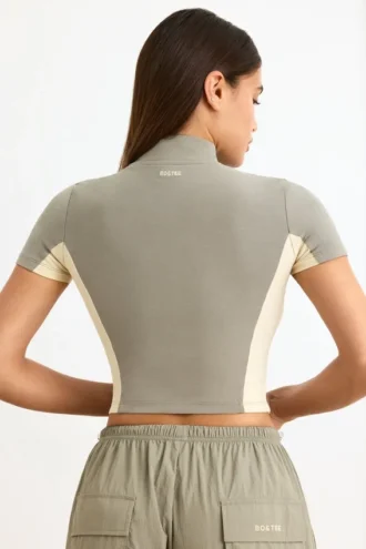 Top scurt din jersey de bumbac cu fermoar și blocuri de culoare, în nuanța Mineral