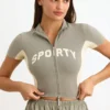 Top scurt din jersey de bumbac cu fermoar și blocuri de culoare, în nuanța Mineral Top scurt din jersey de bumbac cu fermoar și blocuri de culoare, în nuanța Mineral
