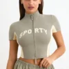 Top scurt din jersey de bumbac cu fermoar și blocuri de culoare, în nuanța Mineral Top scurt din jersey de bumbac cu fermoar și blocuri de culoare, în nuanța Mineral