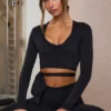Top scurt din jersey moale, cu decupaj, negru