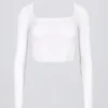 Top scurt fără cusături, cu decupaje, din tricot moale, în culoarea alb Top scurt fără cusături, cu decupaje, din tricot moale, în culoarea alb