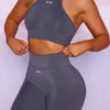 Top scurt fără cusături, cu guler înalt, în culoarea gri Top scurt fără cusături, cu guler înalt, în culoarea gri