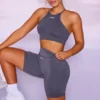 Top scurt fără cusături, cu guler înalt, în culoarea gri Top scurt fără cusături, cu guler înalt, în culoarea gri