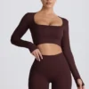 Top scurt fără cusături Super Sculpt cu mâneci lungi, culoare ciocolată Top scurt fără cusături Super Sculpt cu mâneci lungi, culoare ciocolată