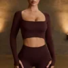 Top scurt fără cusături Super Sculpt cu mâneci lungi, culoare ciocolată Top scurt fără cusături Super Sculpt cu mâneci lungi, culoare ciocolată