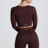 Top scurt fără cusături Super Sculpt cu mâneci lungi, culoare ciocolată Top scurt fără cusături Super Sculpt cu mâneci lungi, culoare ciocolată