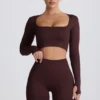 Top scurt fără cusături Super Sculpt cu mâneci lungi, culoare ciocolată Top scurt fără cusături Super Sculpt cu mâneci lungi, culoare ciocolată