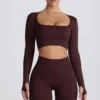 Top scurt fără cusături Super Sculpt cu mâneci lungi, culoare ciocolată Top scurt fără cusături Super Sculpt cu mâneci lungi, culoare ciocolată