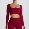 Top scurt fără cusături Super Sculpt cu mâneci lungi, în culoarea burgund Top scurt fără cusături Super Sculpt cu mâneci lungi, în culoarea burgund