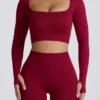 Top scurt fără cusături Super Sculpt cu mâneci lungi, în culoarea burgund Top scurt fără cusături Super Sculpt cu mâneci lungi, în culoarea burgund