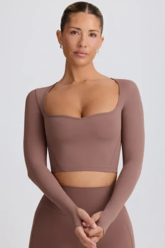 Top scurt Soft Active cu decolteu în formă de inimă, culoare Mocha
