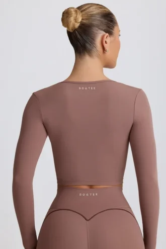 Top scurt Soft Active cu decolteu în formă de inimă, culoare Mocha