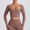 Top scurt Soft Active cu decolteu în formă de inimă, culoare Mocha