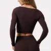 Top scurt Soft Active cu detaliu răsucit în față, culoare Espresso Top scurt Soft Active cu detaliu răsucit în față, culoare Espresso