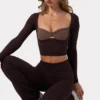 Top scurt Soft Active cu detaliu răsucit în față, culoare Espresso Top scurt Soft Active cu detaliu răsucit în față, culoare Espresso