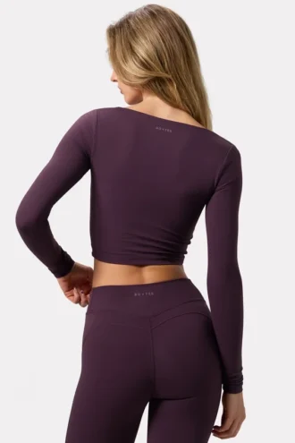 Top scurt Soft Active cu partea din față răsucită, în culoarea prune