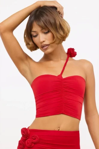 Topuri asimetrică Tesia din jersey elastic cu detalii de trandafiri, în roșu stacojiu