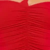 Topuri asimetrică Tesia din jersey elastic cu detalii de trandafiri, în roșu stacojiu Topuri asimetrică Tesia din jersey elastic cu detalii de trandafiri, în roșu stacojiu